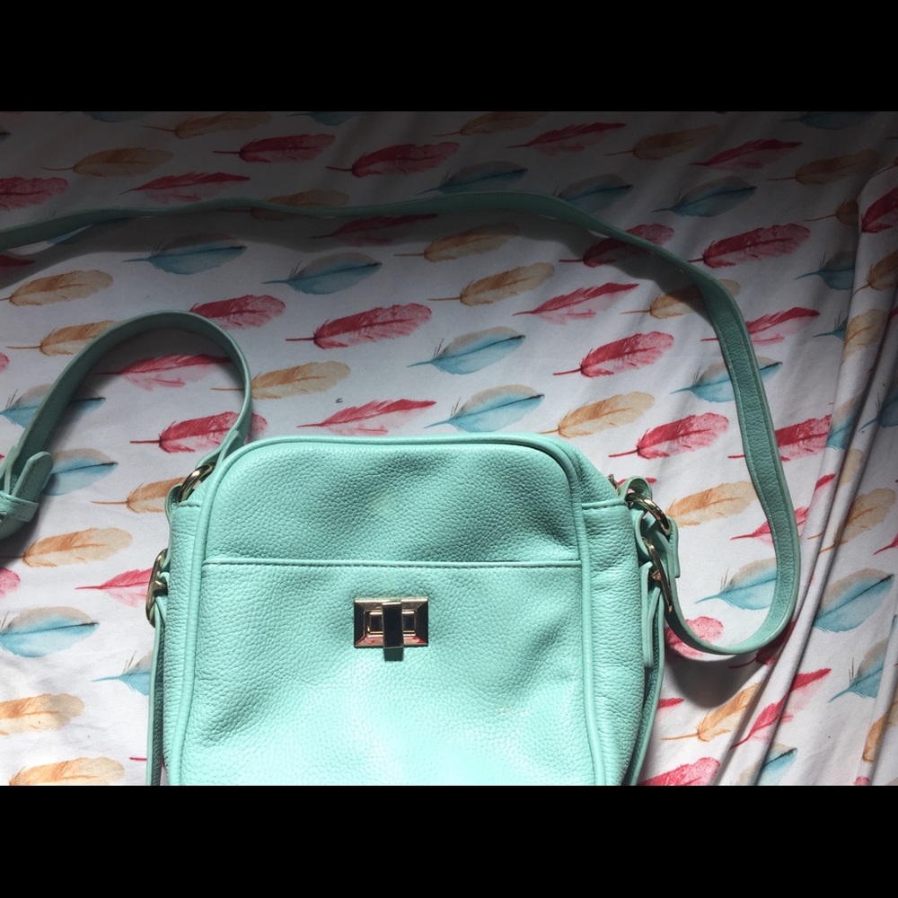 cute turquoise shoulder bag💙